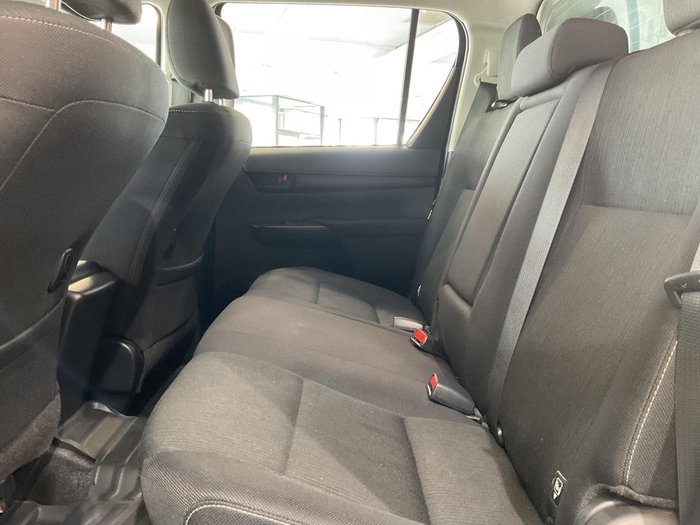 2024 Toyota Hilux SR