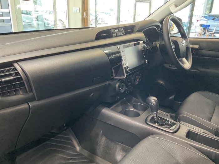2024 Toyota Hilux SR