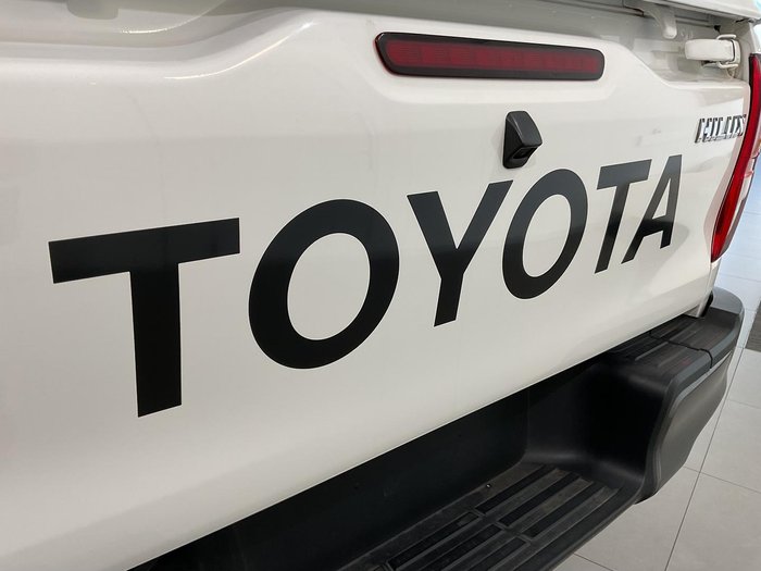 2024 Toyota Hilux SR