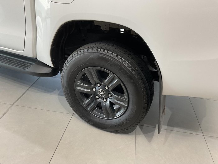 2024 Toyota Hilux SR