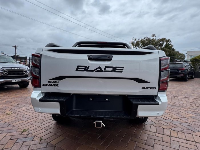 2025 Isuzu D-MAX BLADE