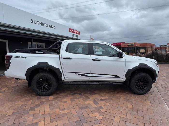 2025 Isuzu D-MAX BLADE