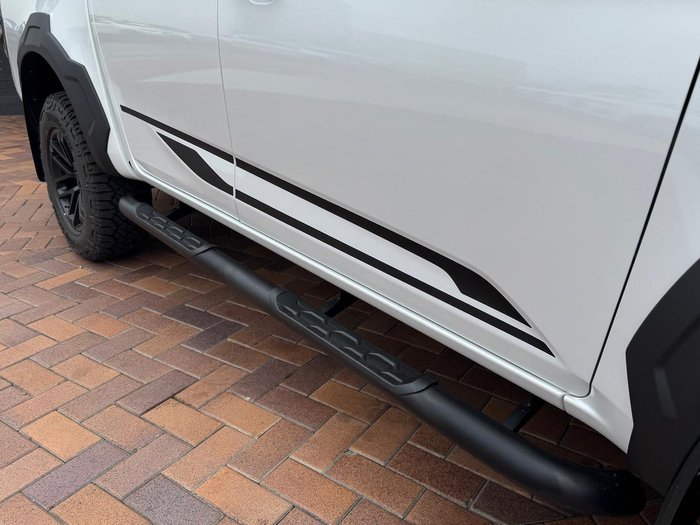 2025 Isuzu D-MAX BLADE