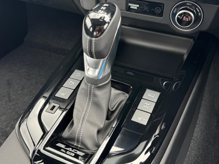 2025 Isuzu D-MAX BLADE