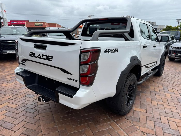 2025 Isuzu D-MAX BLADE