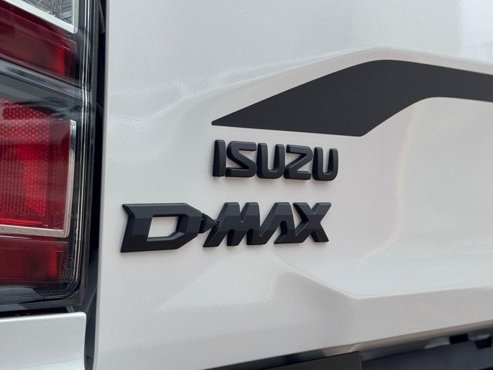 2025 Isuzu D-MAX BLADE
