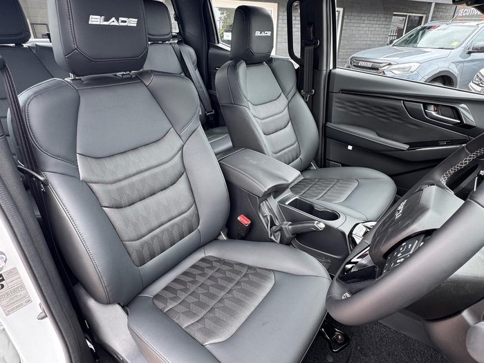 2025 Isuzu D-MAX BLADE