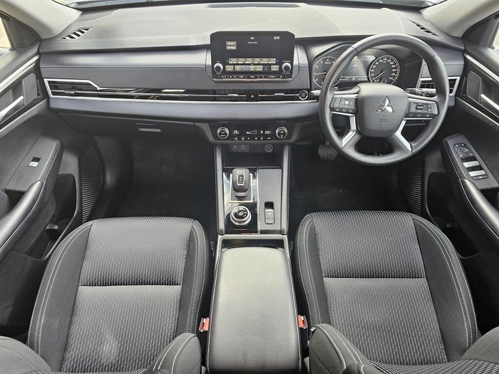 2024 Mitsubishi Outlander ES