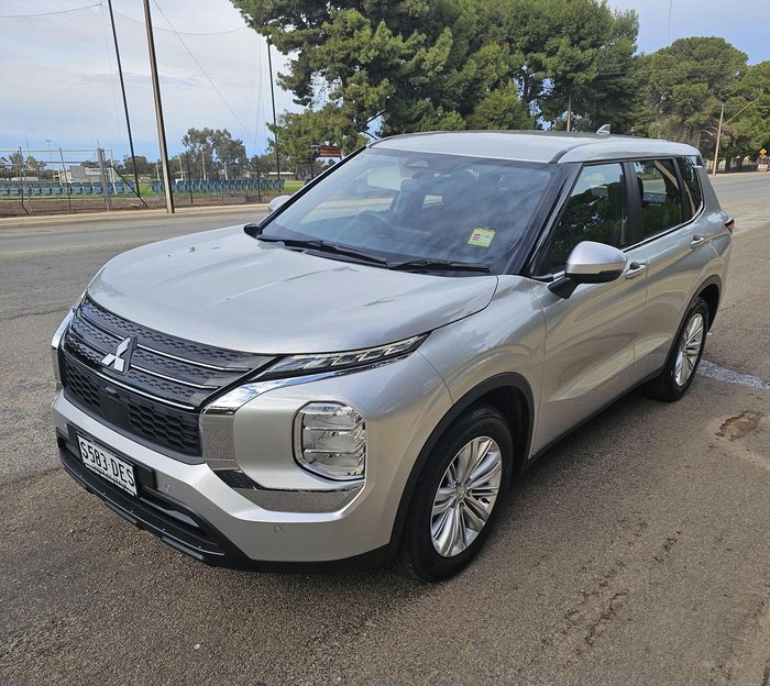 2024 Mitsubishi Outlander ES