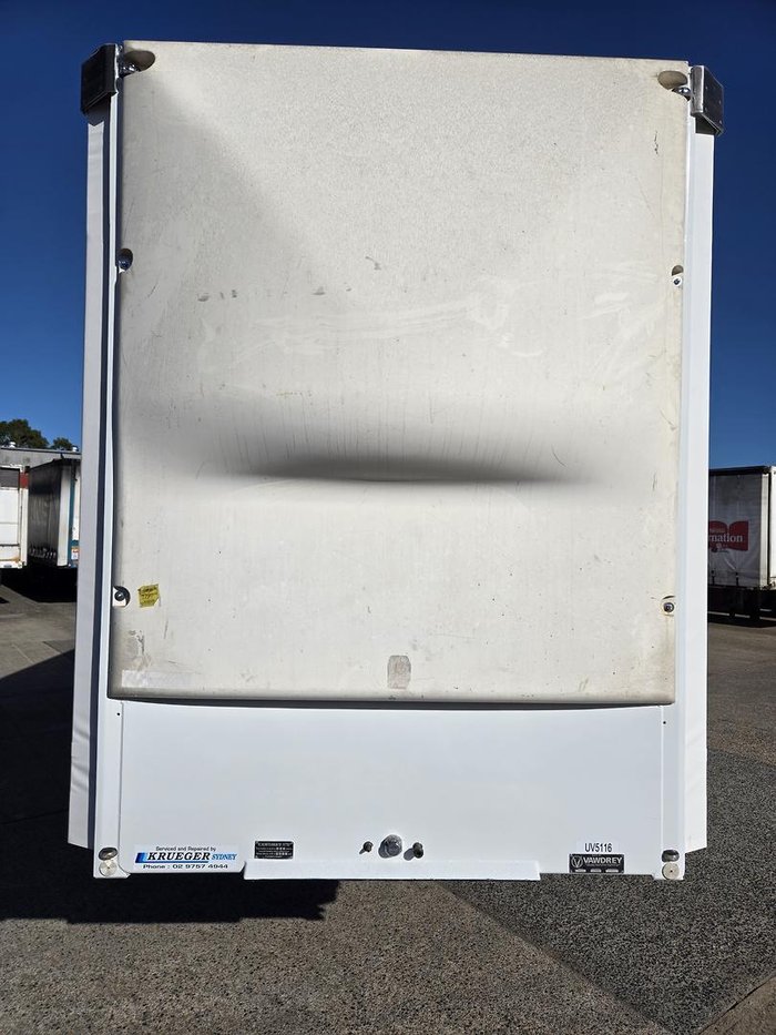 2014 Vawdrey 24 Pallet Straight B Curtain Sider white