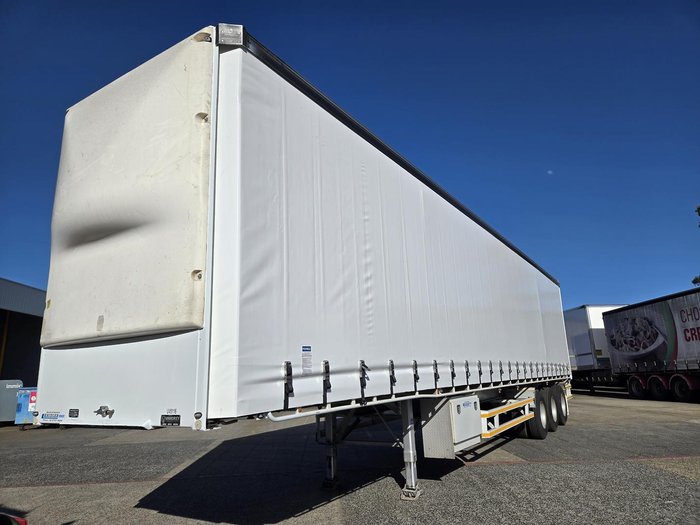 2014 Vawdrey 24 Pallet Straight B Curtain Sider white
