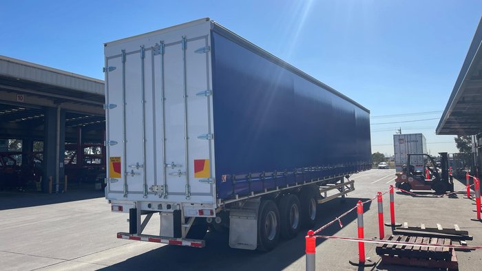 2014 Vawdrey 24 Pallet Straight B Curtain Sider White