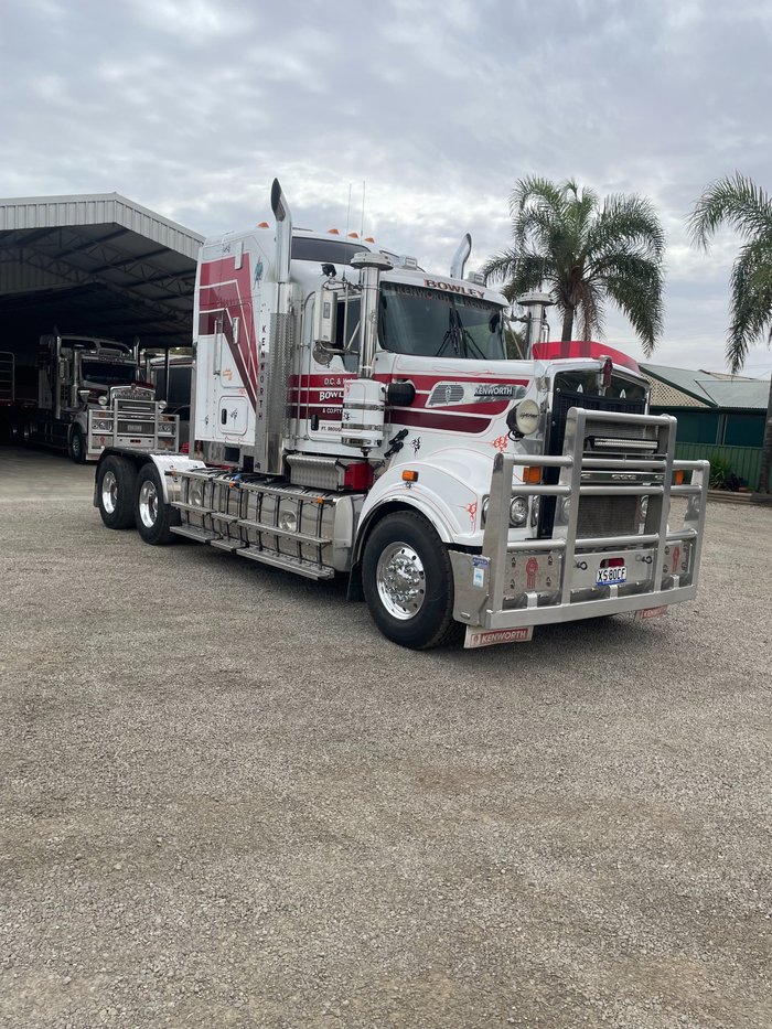 0 Kenworth T909