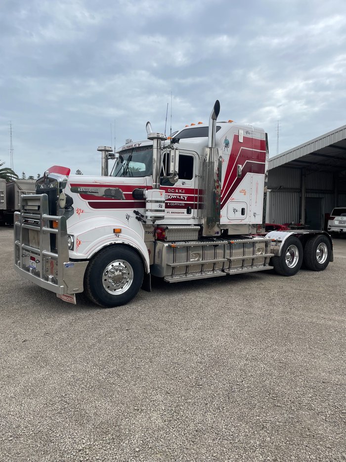 0 Kenworth T909