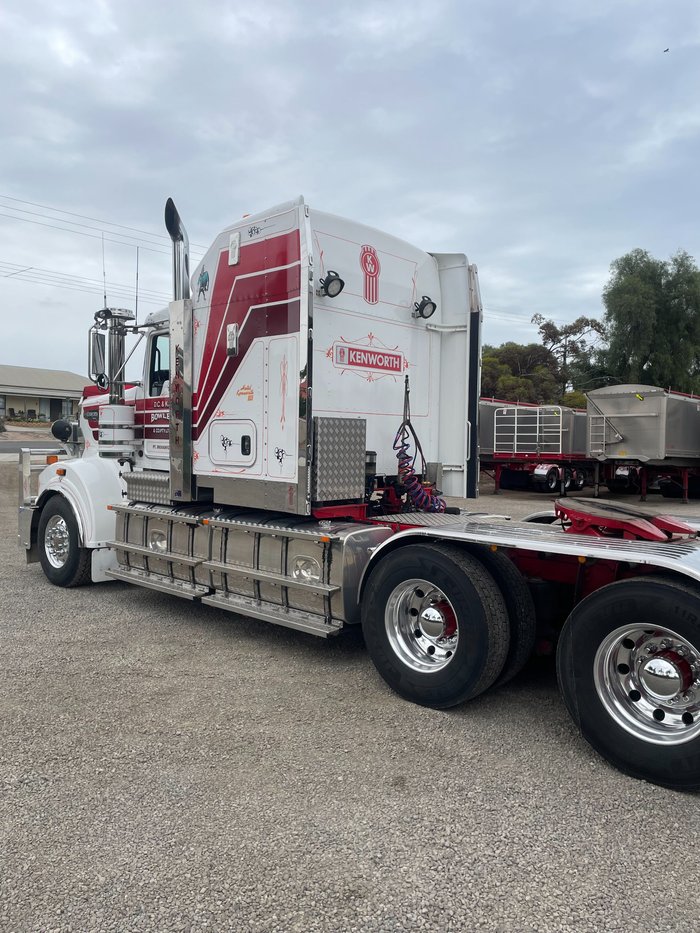 0 Kenworth T909