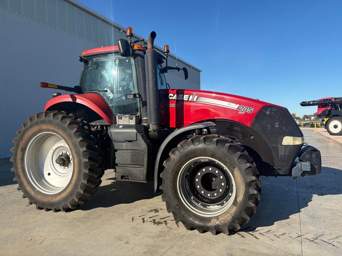 CASE IH Magnum 235