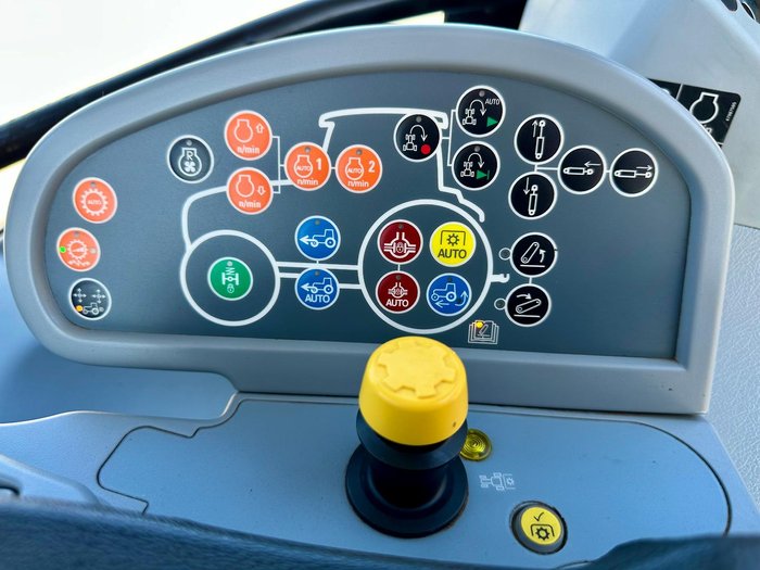 2021 New Holland T7.210