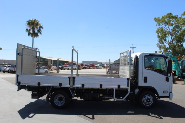 2017 Isuzu NPR 45 155