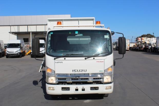 2014 Isuzu Npr300