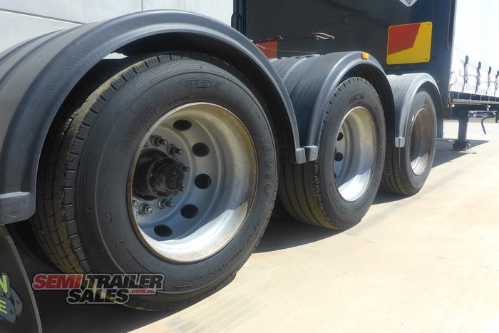 2004 Vawdrey 12 Pallet Dropdeck Curtainsider with Mezz