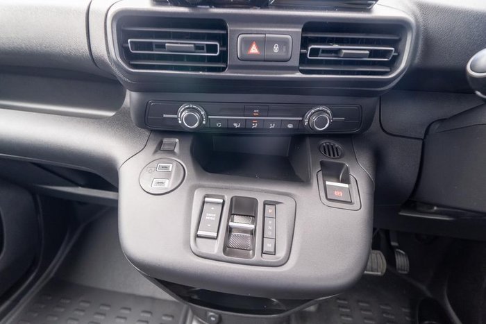 2024 Peugeot Partner Pro