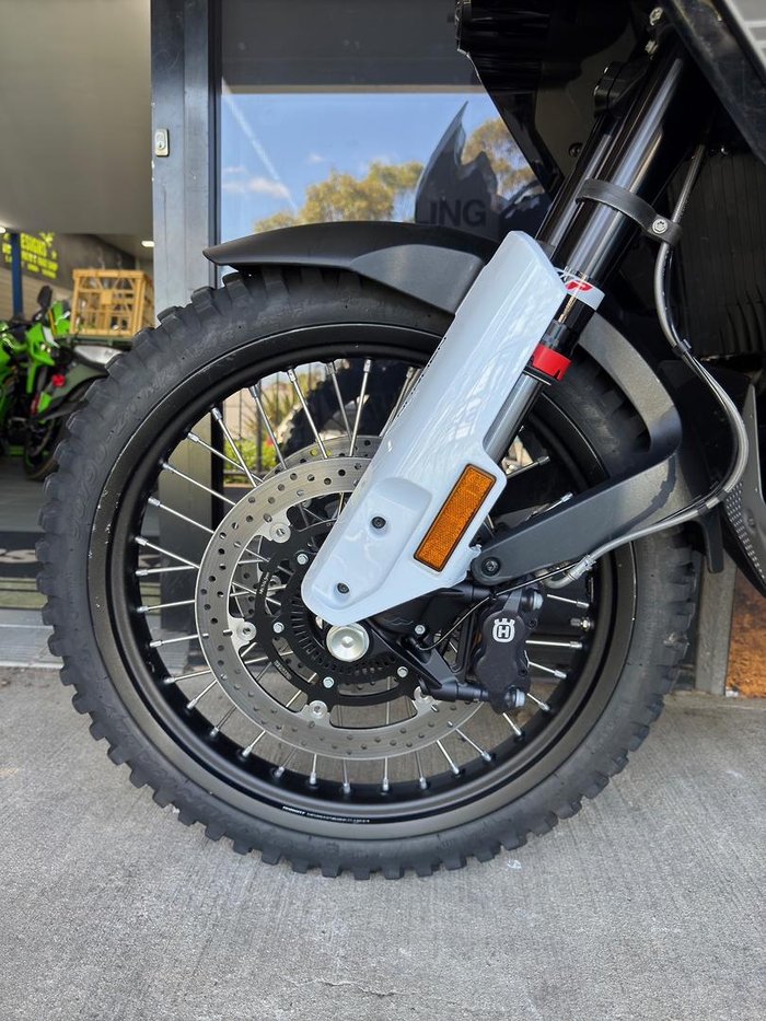 2023 Husqvarna Norden 901 Norden Black