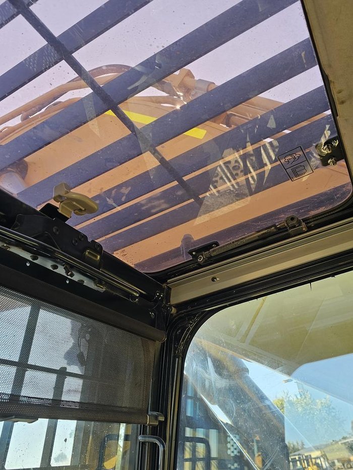 2018 Caterpillar 374Fl Yellow