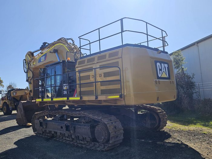 2018 Caterpillar 374Fl Yellow