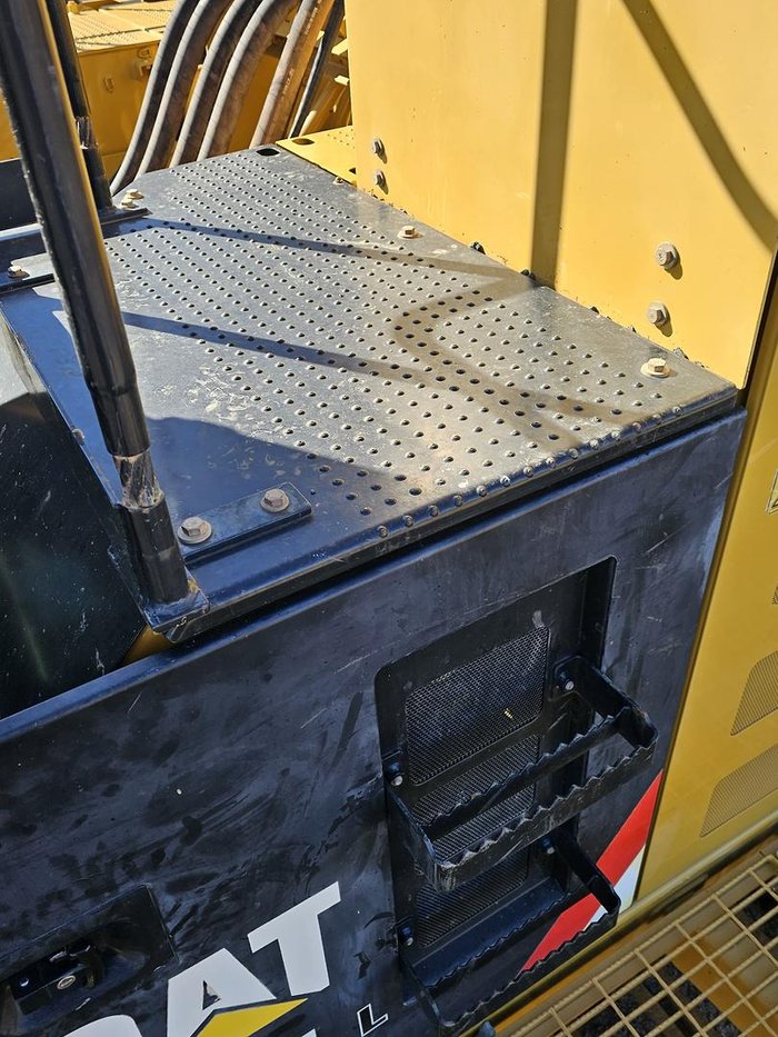 2018 Caterpillar 374Fl Yellow