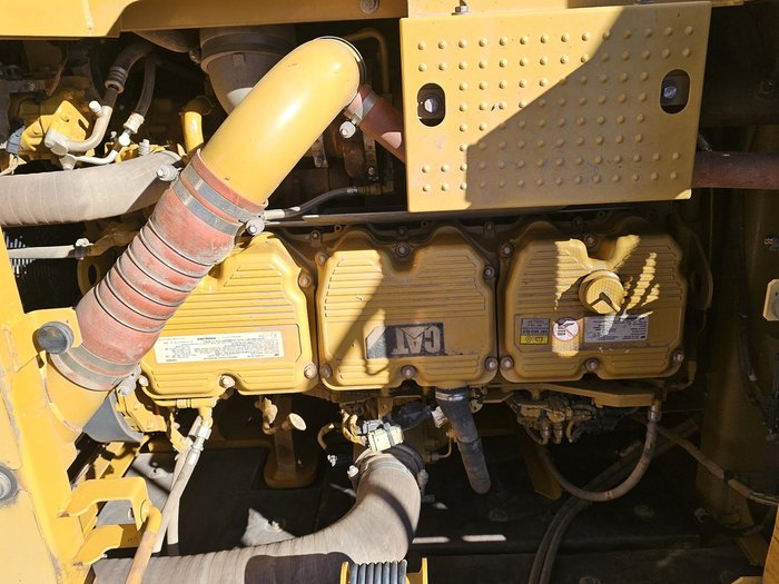 2018 Caterpillar 374Fl Yellow