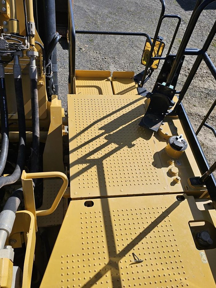 2018 Caterpillar 374Fl Yellow