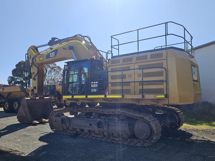 2018 Caterpillar 374Fl Yellow