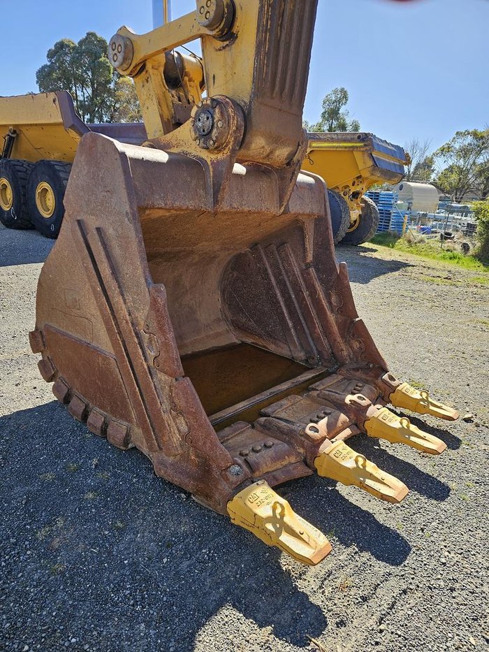 2018 Caterpillar 374Fl Yellow