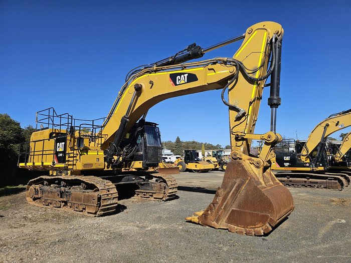 2018 Caterpillar 374Fl Yellow