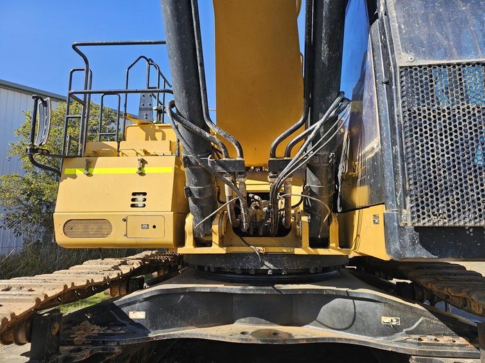 2018 Caterpillar 374Fl Yellow