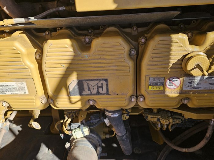 2018 Caterpillar 374Fl Yellow