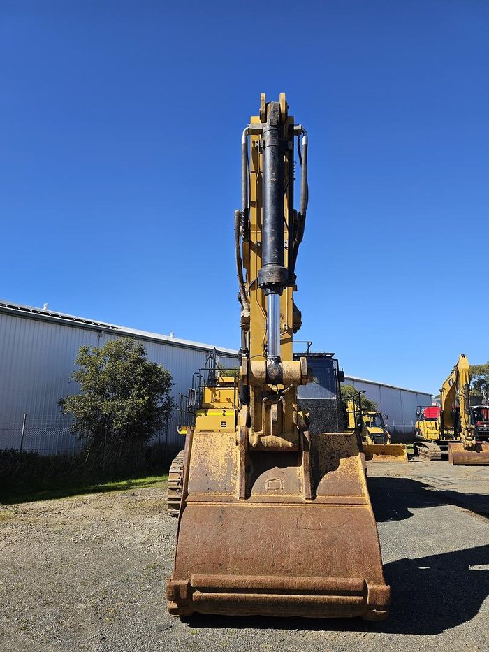 2018 Caterpillar 374Fl Yellow
