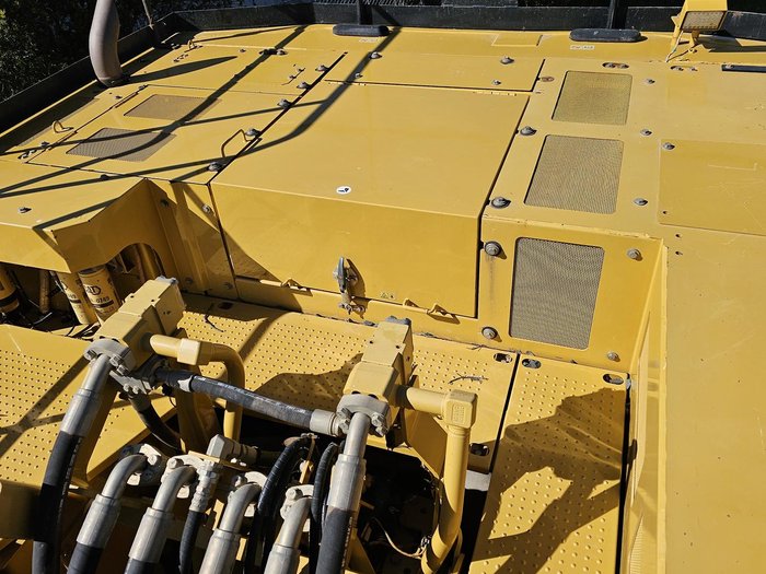 2018 Caterpillar 374Fl Yellow