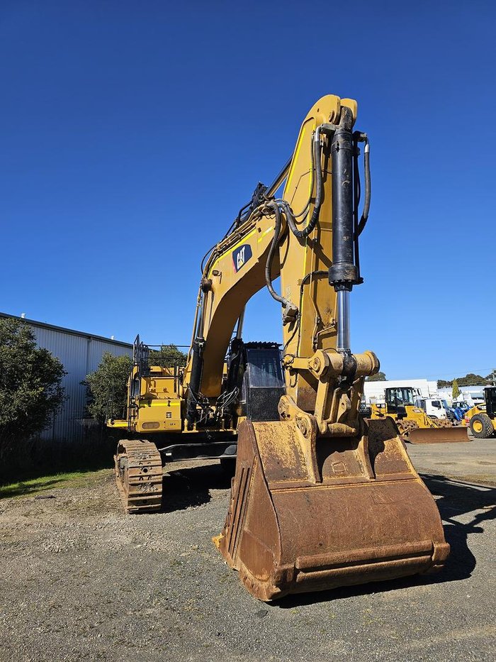 2018 Caterpillar 374Fl Yellow