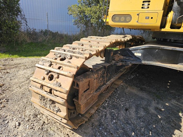 2018 Caterpillar 374Fl Yellow