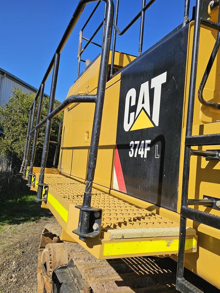 2018 Caterpillar 374Fl Yellow