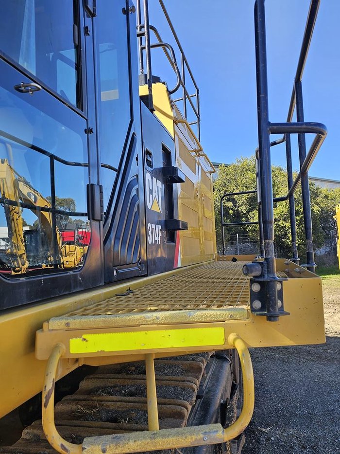 2018 Caterpillar 374Fl Yellow