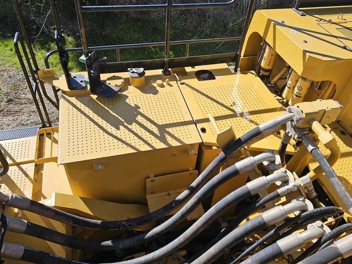2018 Caterpillar 374Fl Yellow