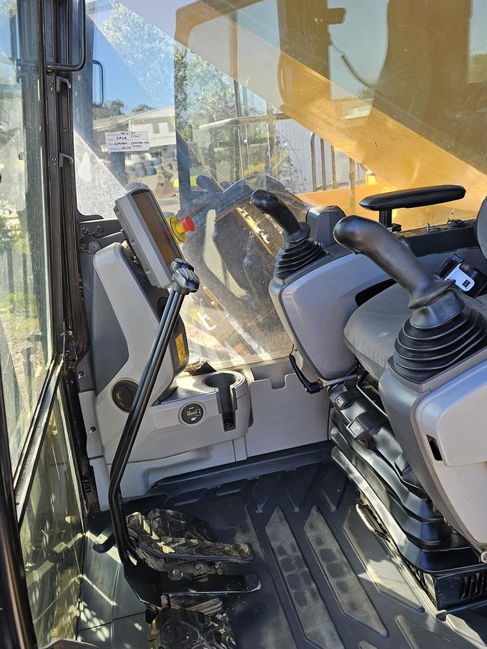 2018 Caterpillar 374Fl Yellow