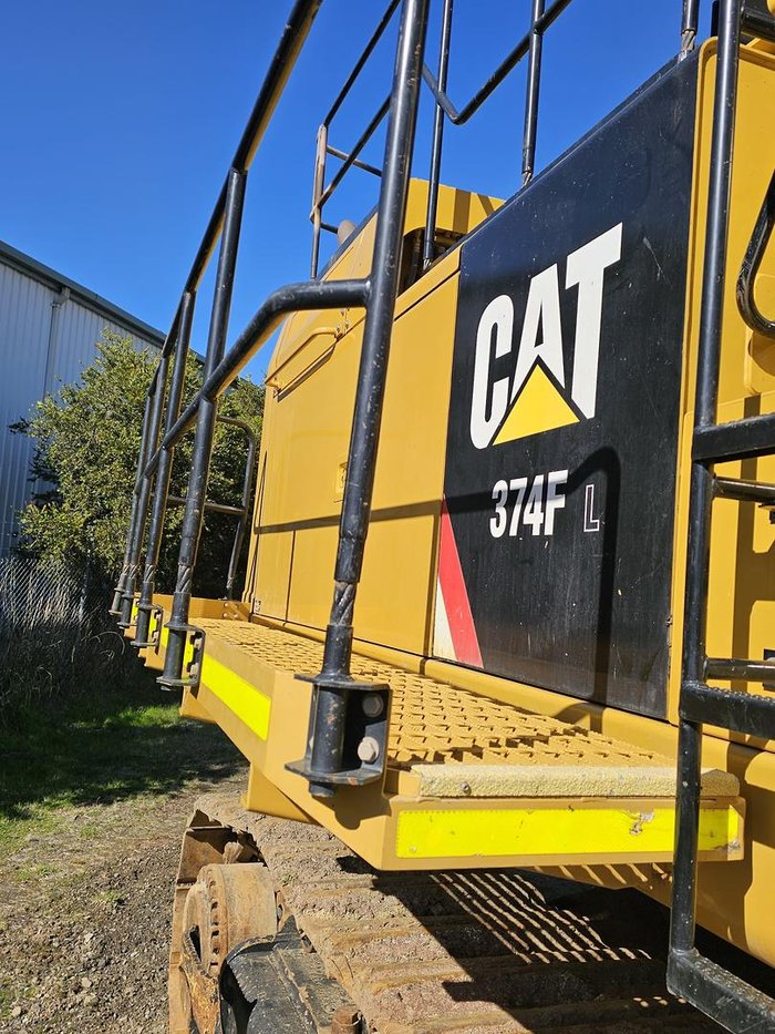 2018 Caterpillar 374Fl Yellow