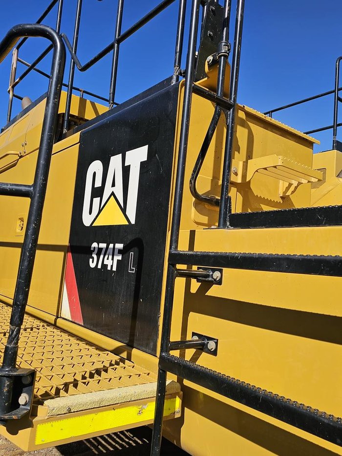 2018 Caterpillar 374Fl Yellow
