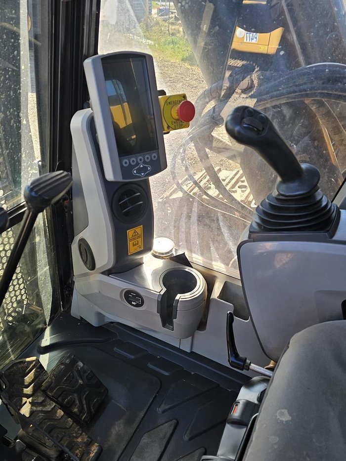 2018 Caterpillar 374Fl Yellow