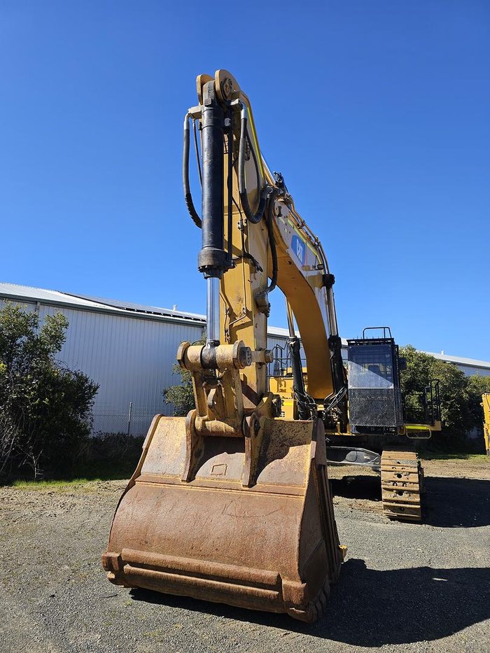 2018 Caterpillar 374Fl Yellow