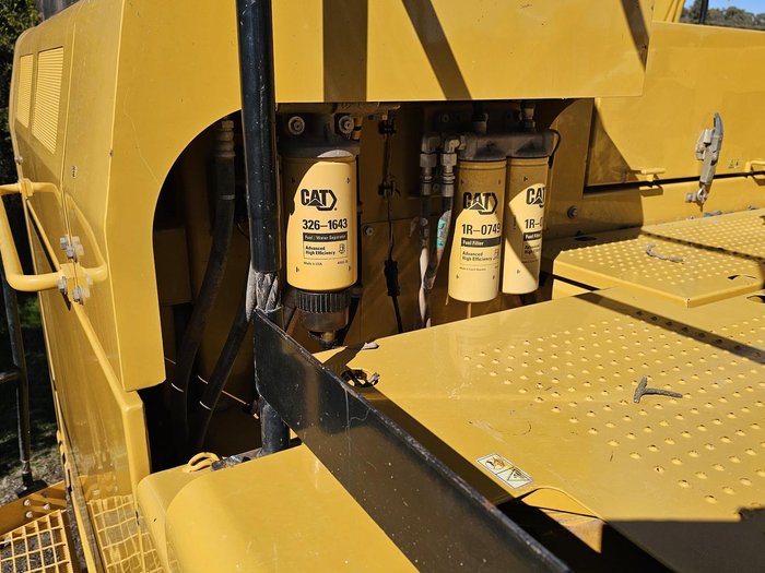 2018 Caterpillar 374Fl Yellow