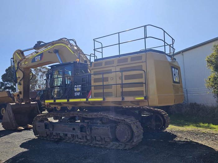 2018 Caterpillar 374Fl Yellow